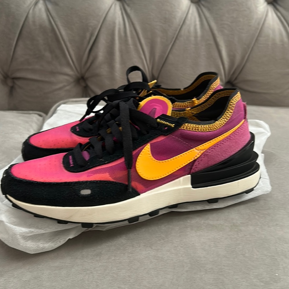 I barely wore this and is really like the new sneaker